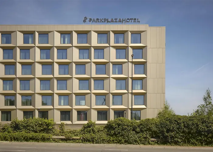 Park Plaza London, Park Royal Hotel