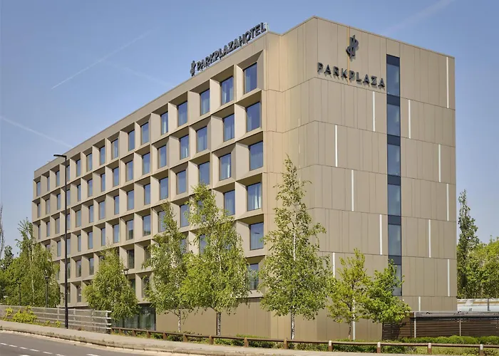 Park Plaza London, Park Royal Hotel